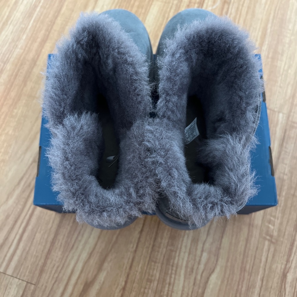 ugg bailey button boot - Picture 3 of 5